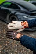 Charger l'image dans la visionneuse de la galerie, The Gloved Driver gants de conduite coffret collector Roadster et targa