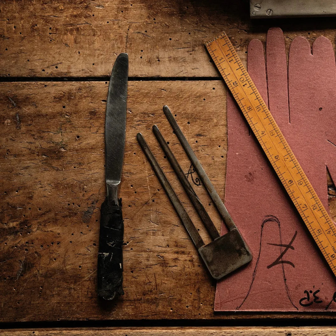 Gants artisanal en cuir outils - La Main De l'Homme