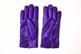 Charger l'image dans la visionneuse de la galerie, Gants Prestigieux ultra-violet bi-texture en cuir d'agneau et cuir d'agneau suédé doublé
