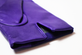 Charger l'image dans la visionneuse de la galerie, Gants Prestigieux ultra-violet bi-texture en cuir d'agneau et cuir d'agneau suédé doublé
