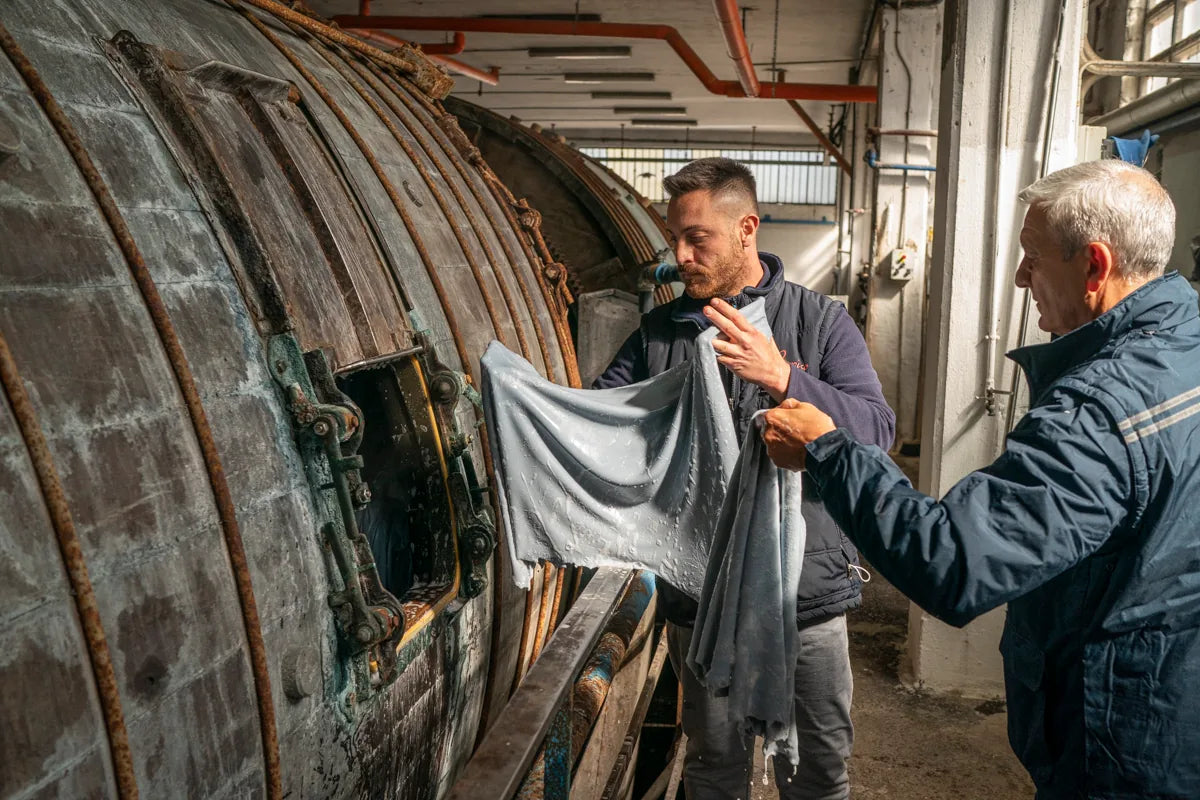 tannage cuir agneau savoir faire ancien artisanal - La Main De l'homme