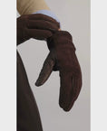 Charger et lire la vidéo dans la visionneuse de la galerie, Gants Intemporel bi-texture cuir d'agneau et cuir d'agneau suédé doublé de cachemire
